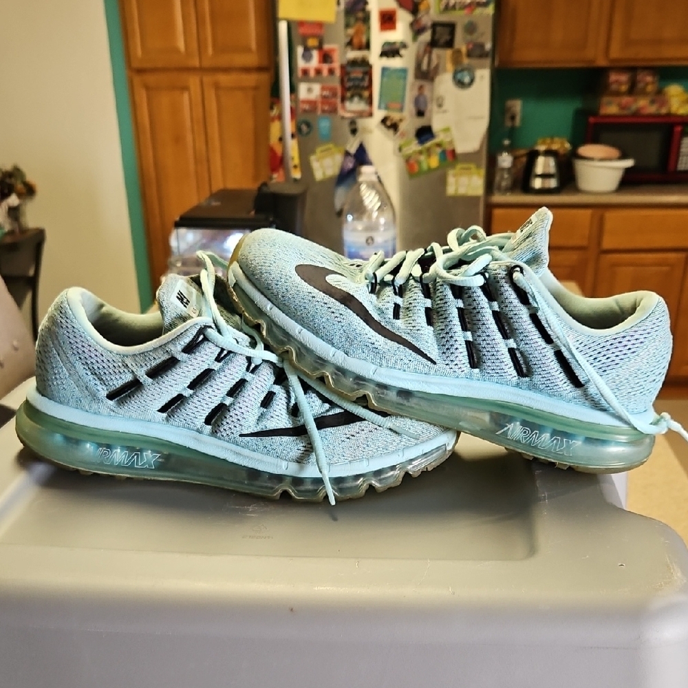 Nike Air Max 2015 Women’s Size 10